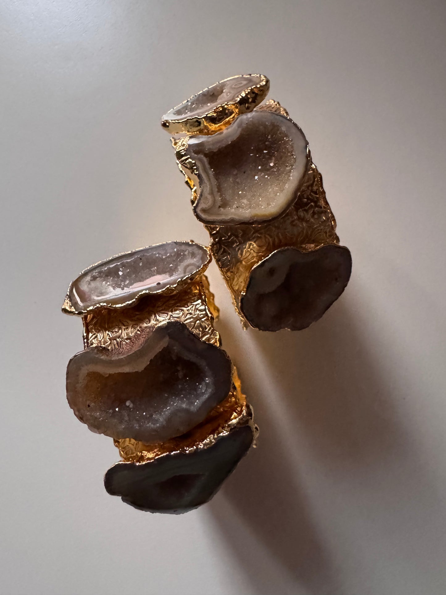 Armband aus Messing und Stein