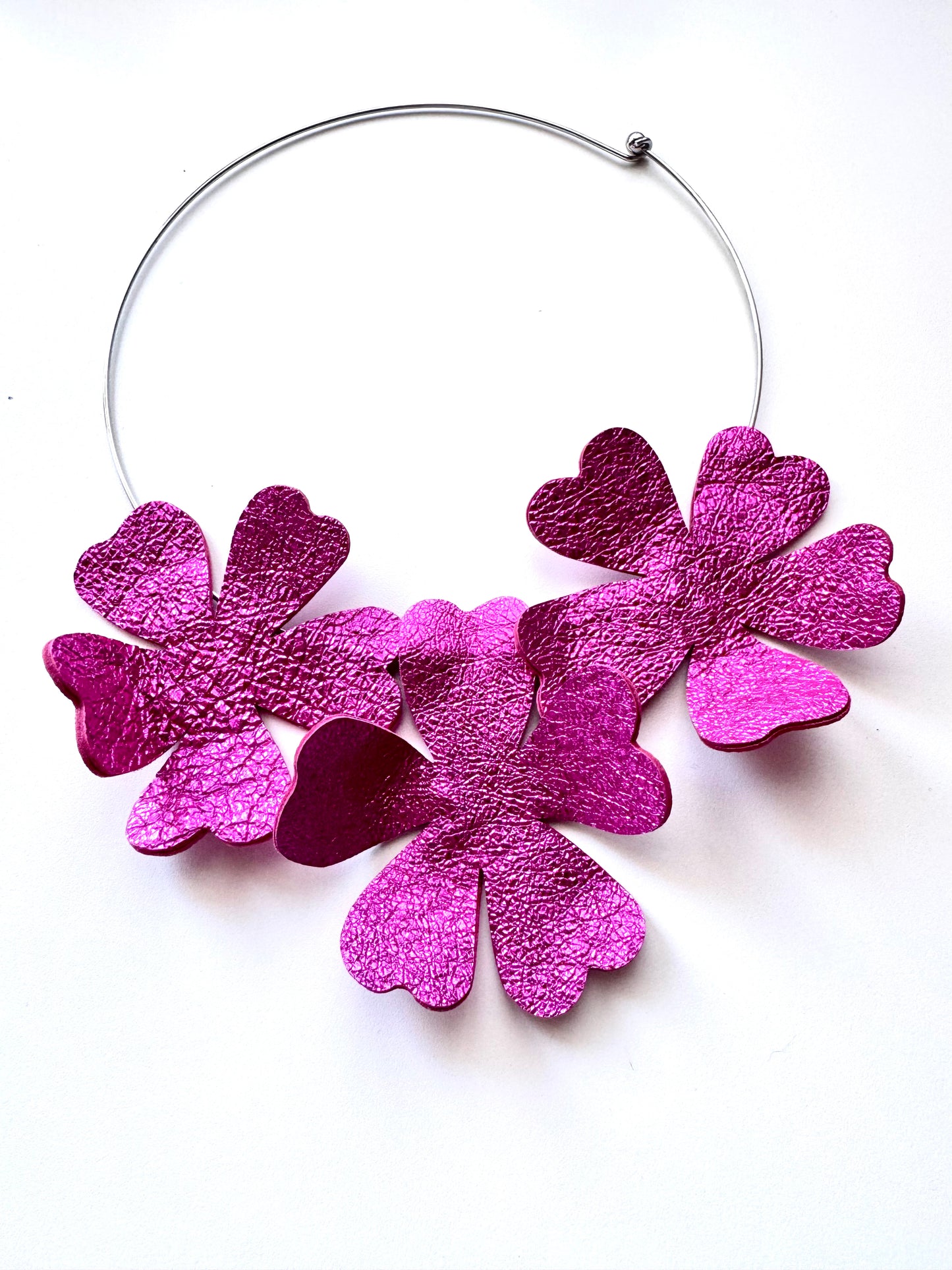 Halskette mit 3 Blumen