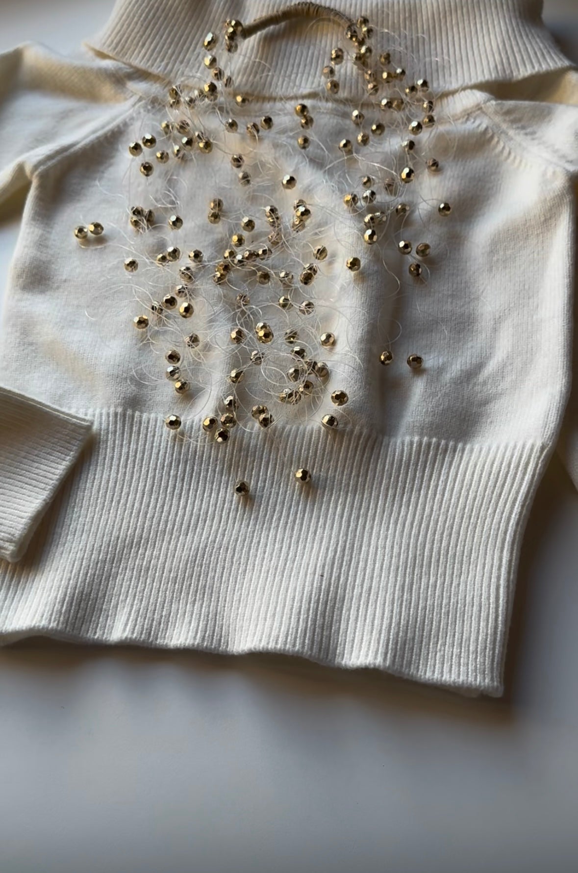 Cloud with gold resin crystals