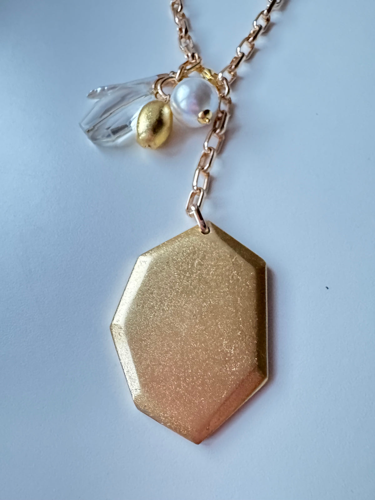 Catena con pietre e charms