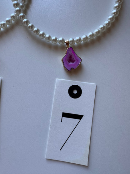 Collana corta con perle e pietra colotata
