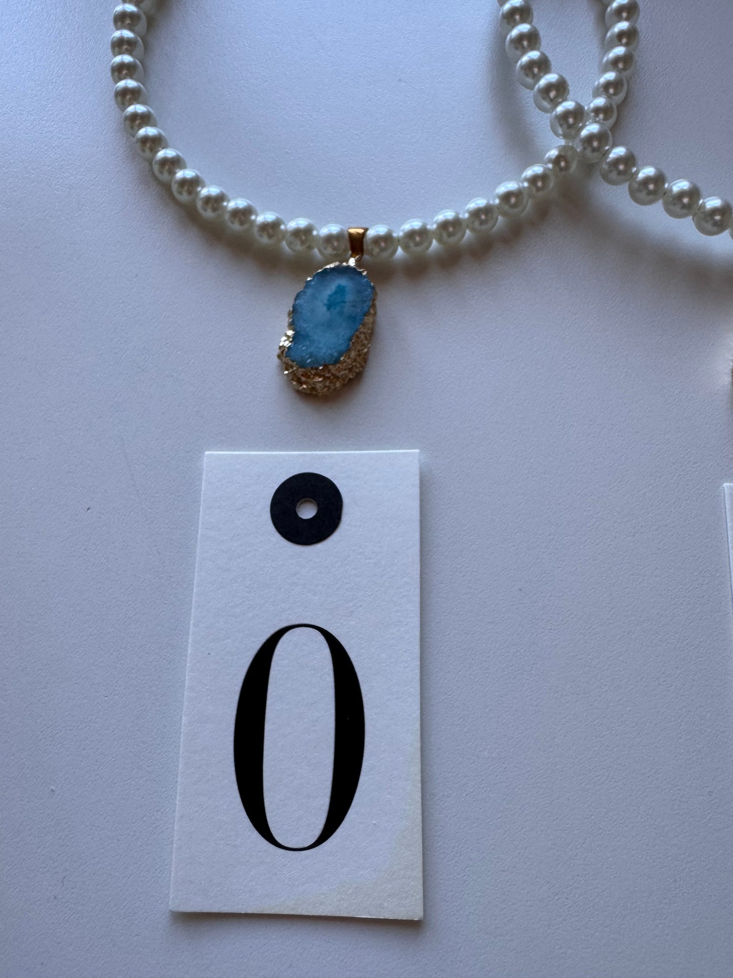 Collana corta con perle e pietra colotata