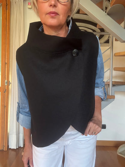 Gilet in lana cotta con collo a cratere