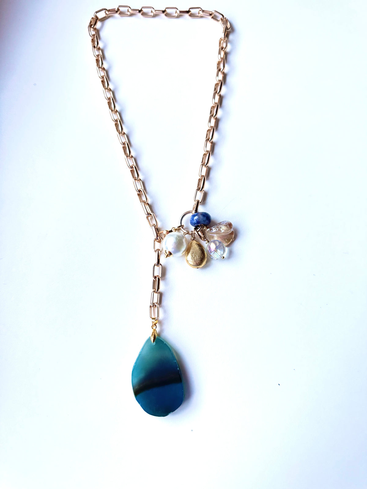 Catena con pietre e charms