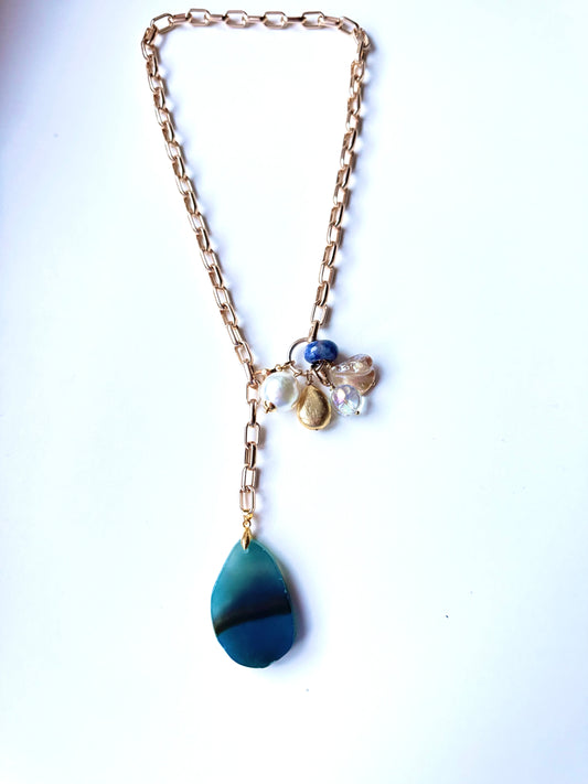 Catena con pietre e charms