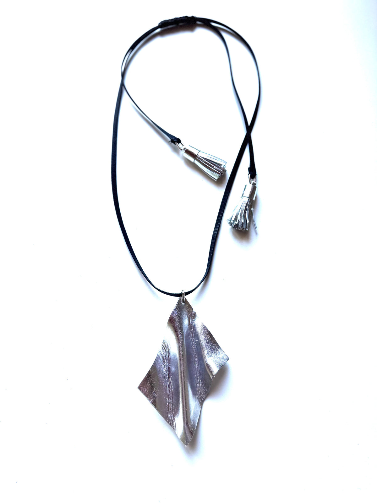 Collana scultura in pelle