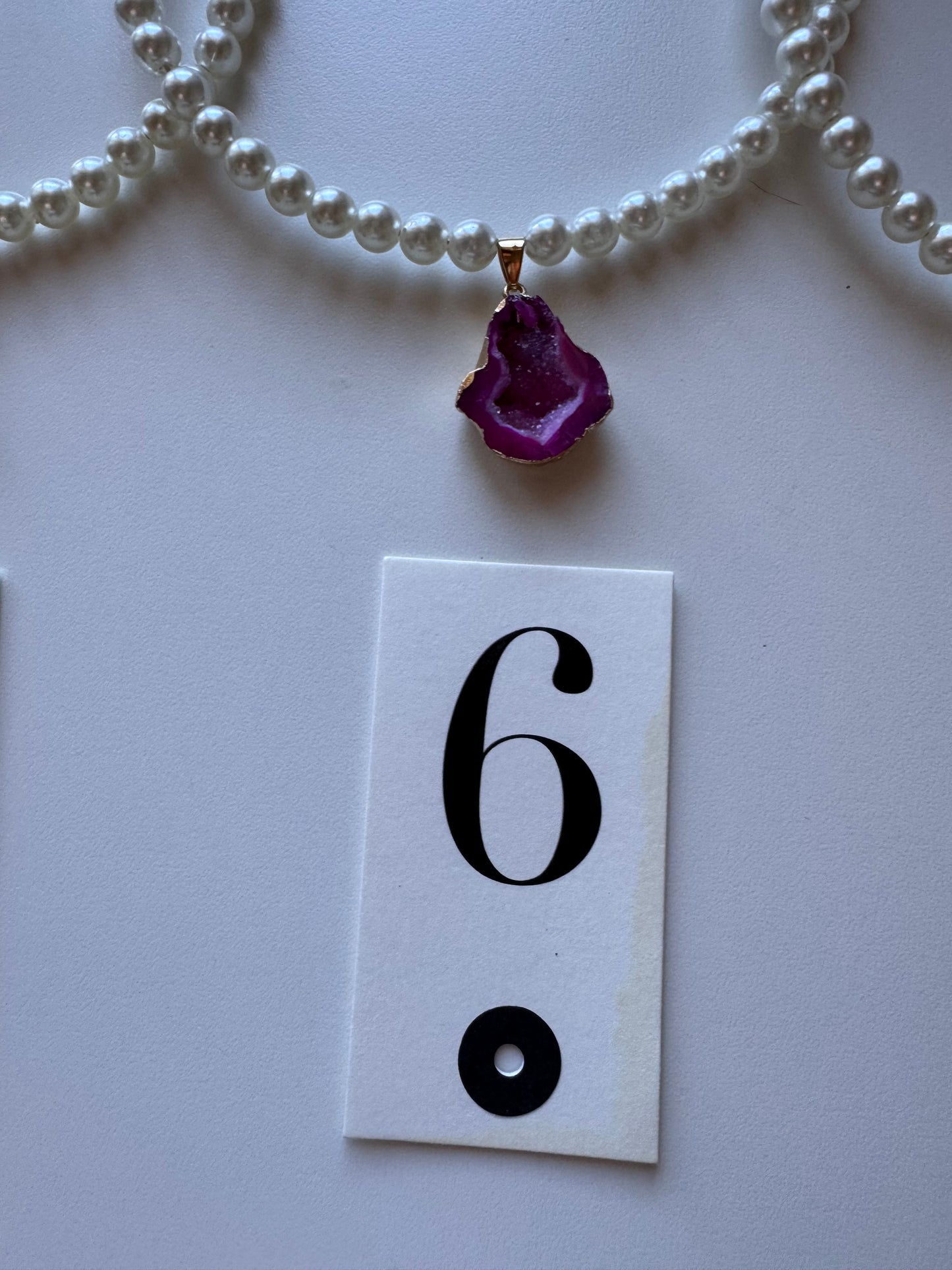 Collana corta con perle e pietra colotata
