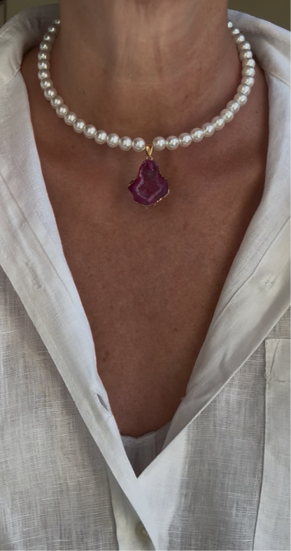 Collana corta con perle e pietra colotata