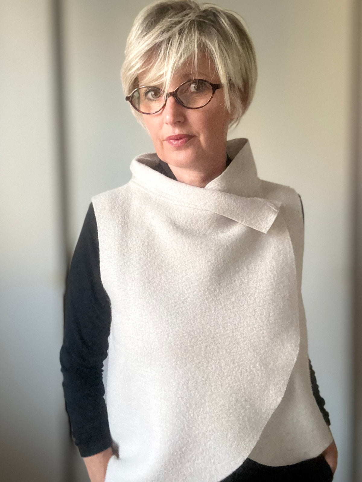 Gilet in lana cotta con collo a cratere