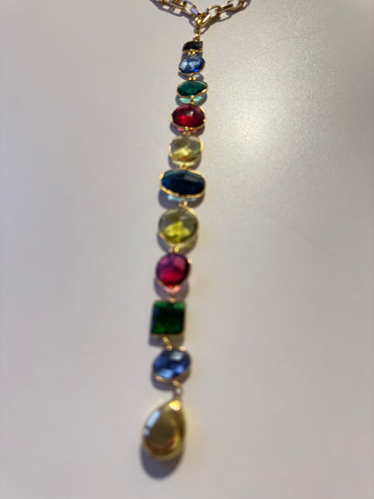 Catena con cristalli colorati