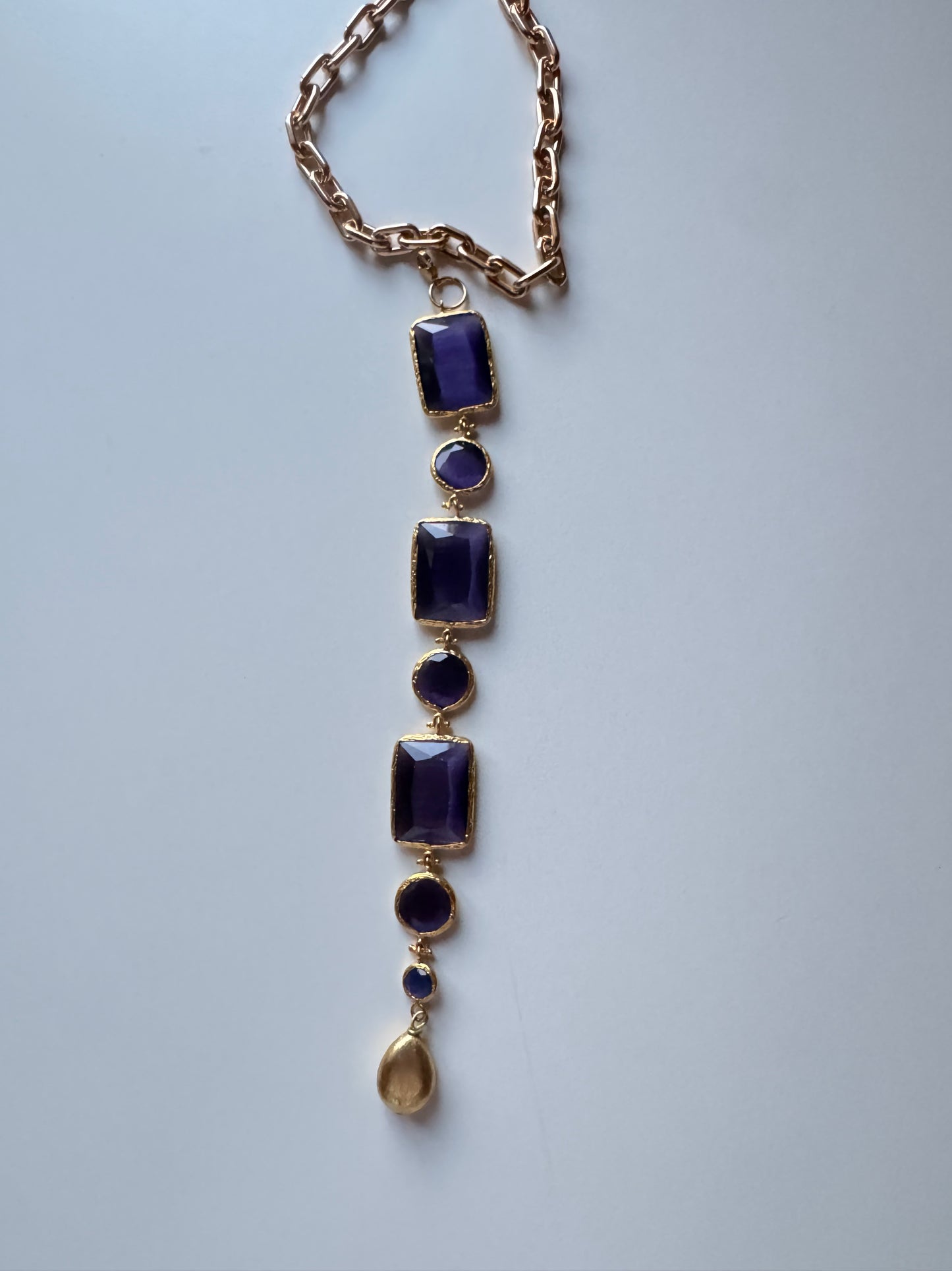 Catena con cristalli colorati