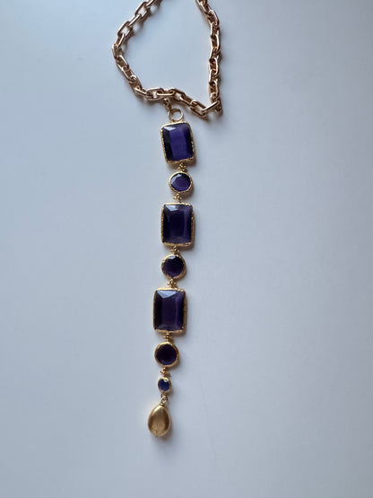 Catena con cristalli colorati