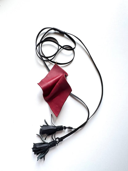 Collana scultura in pelle