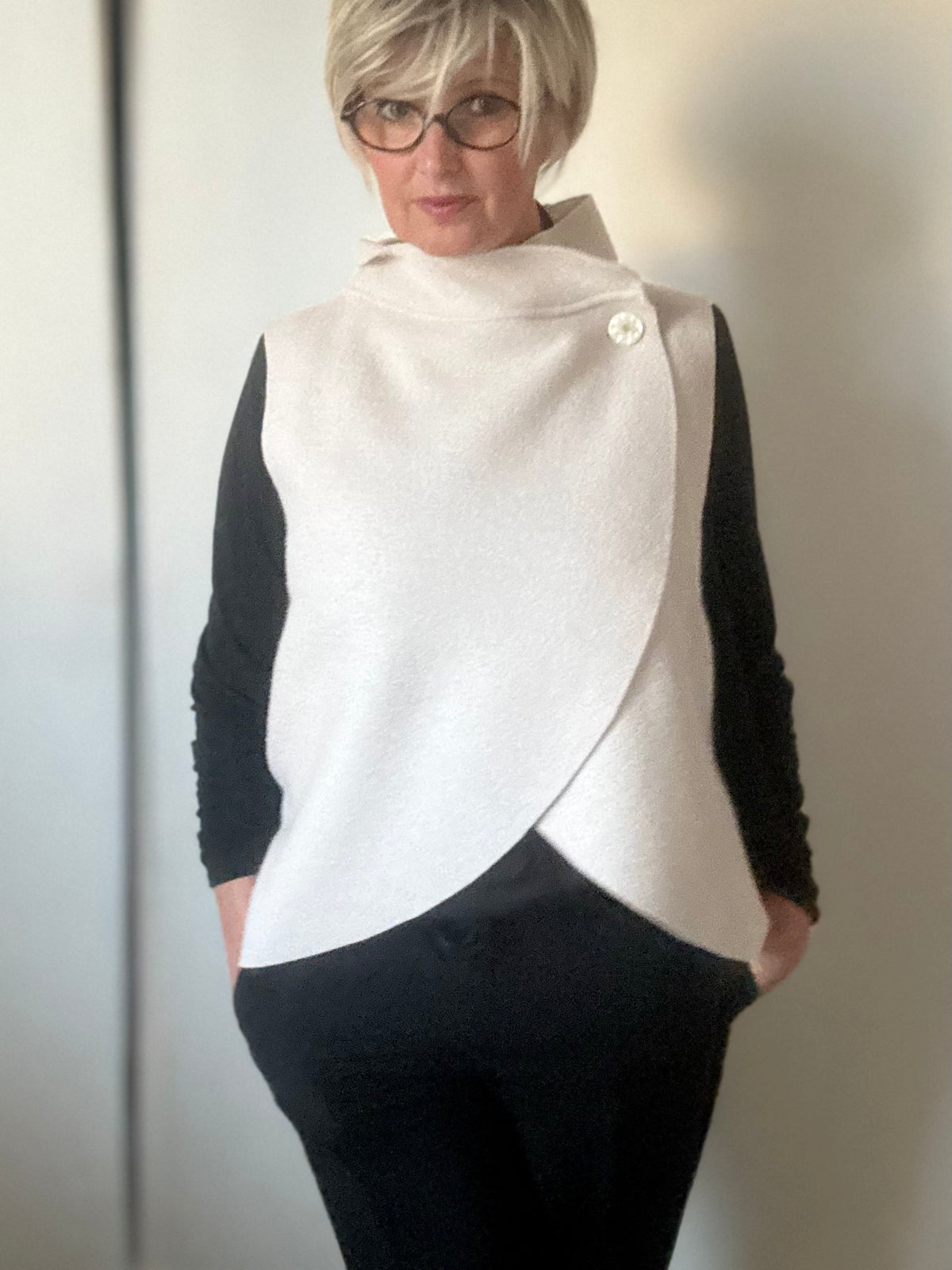 Gilet in lana cotta con collo a cratere
