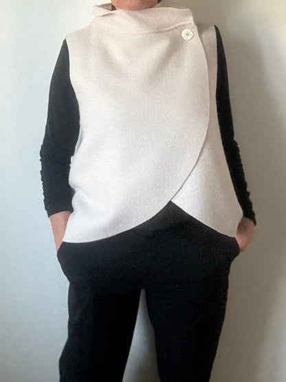 Gilet in lana cotta con collo a cratere