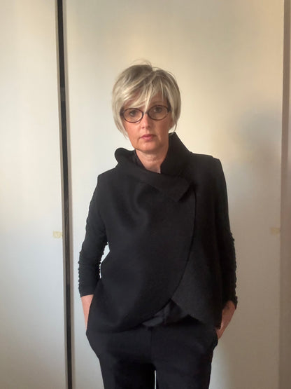 Gilet in lana cotta con collo a cratere