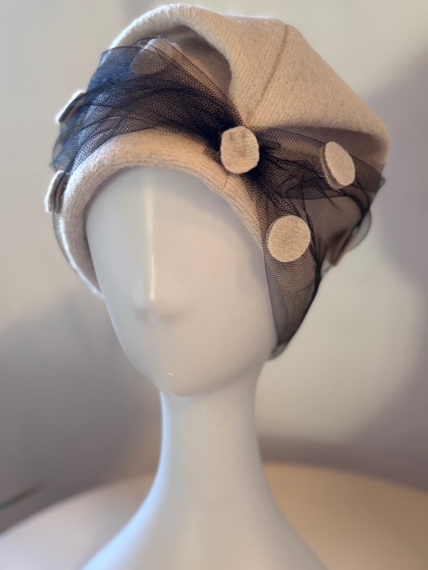 Cappello cloche pois