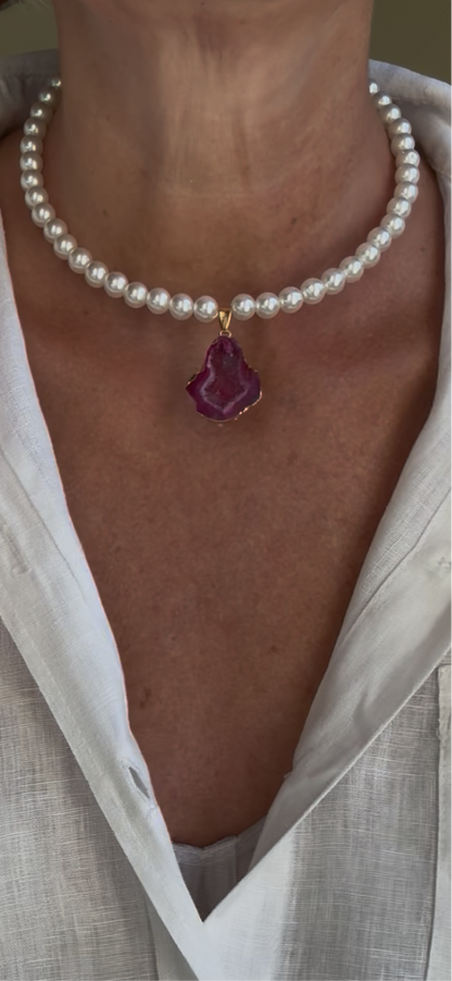 Collana corta con perle e pietra colotata