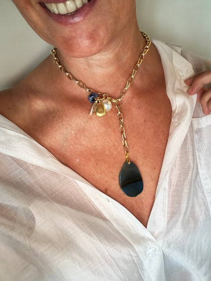 Catena con pietre e charms
