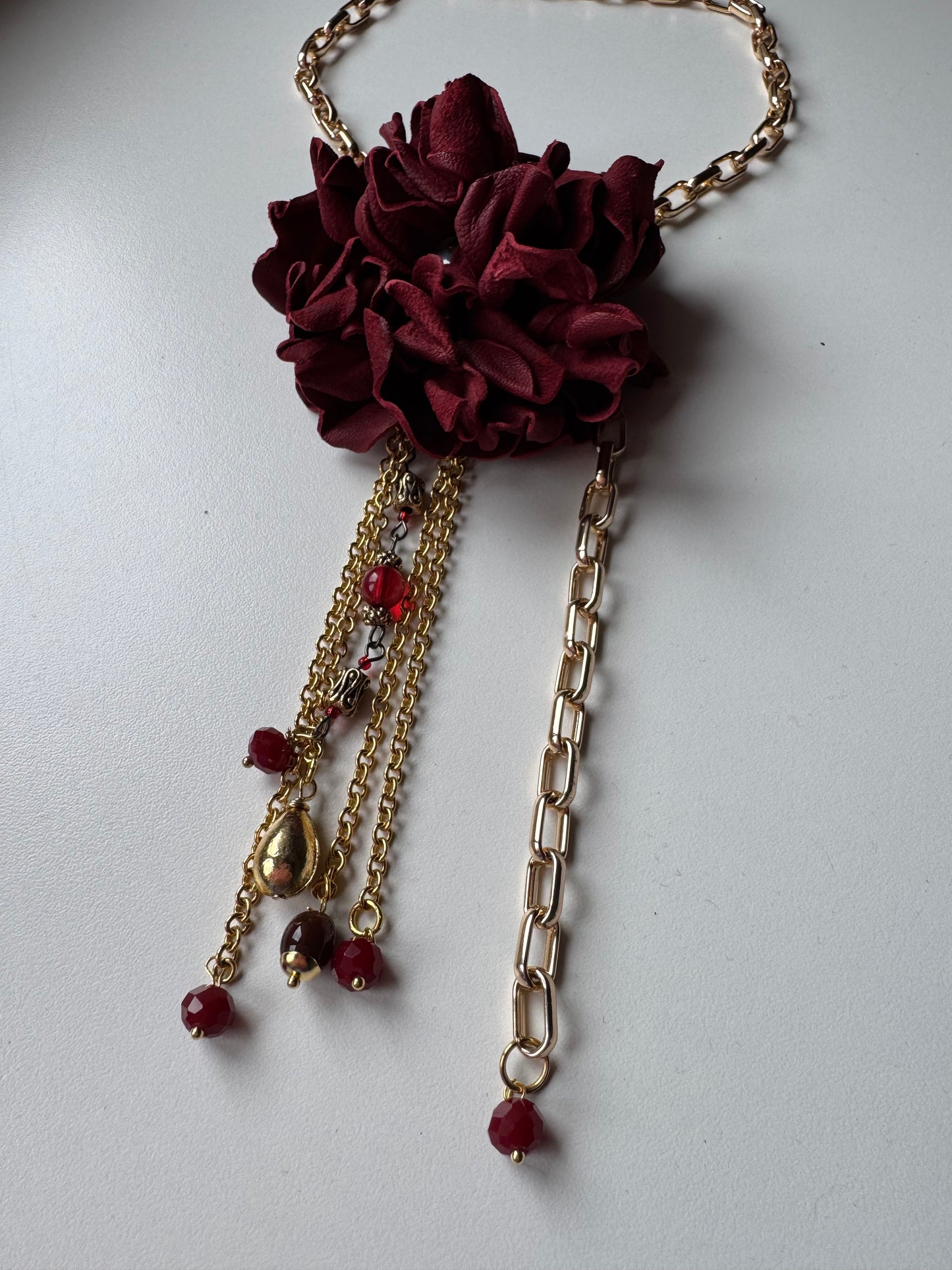 Collana Fiore in pelle su catena