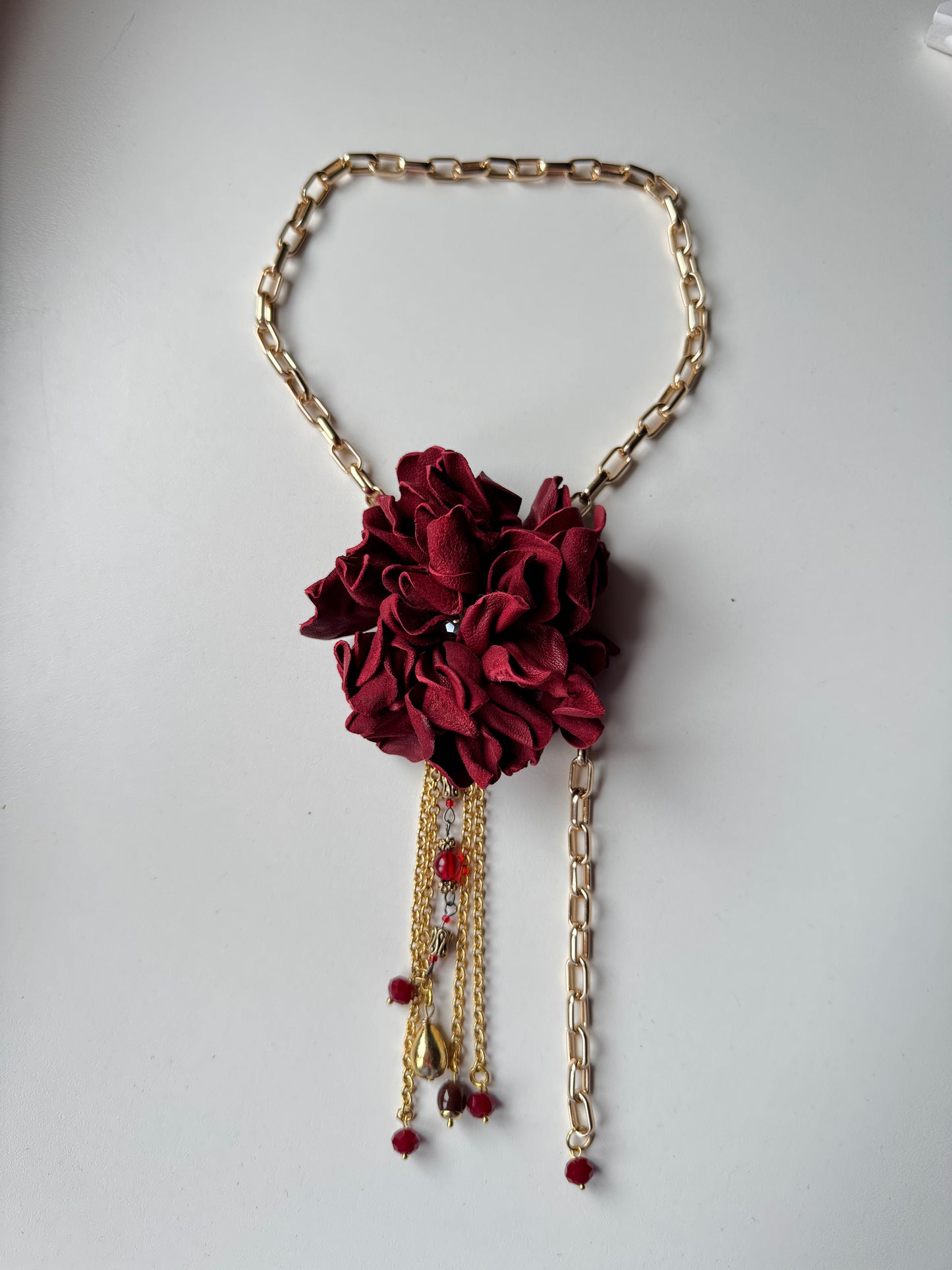 Collana Fiore in pelle su catena